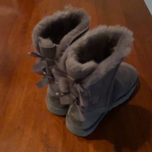 Size 8 Ugg’s in gray